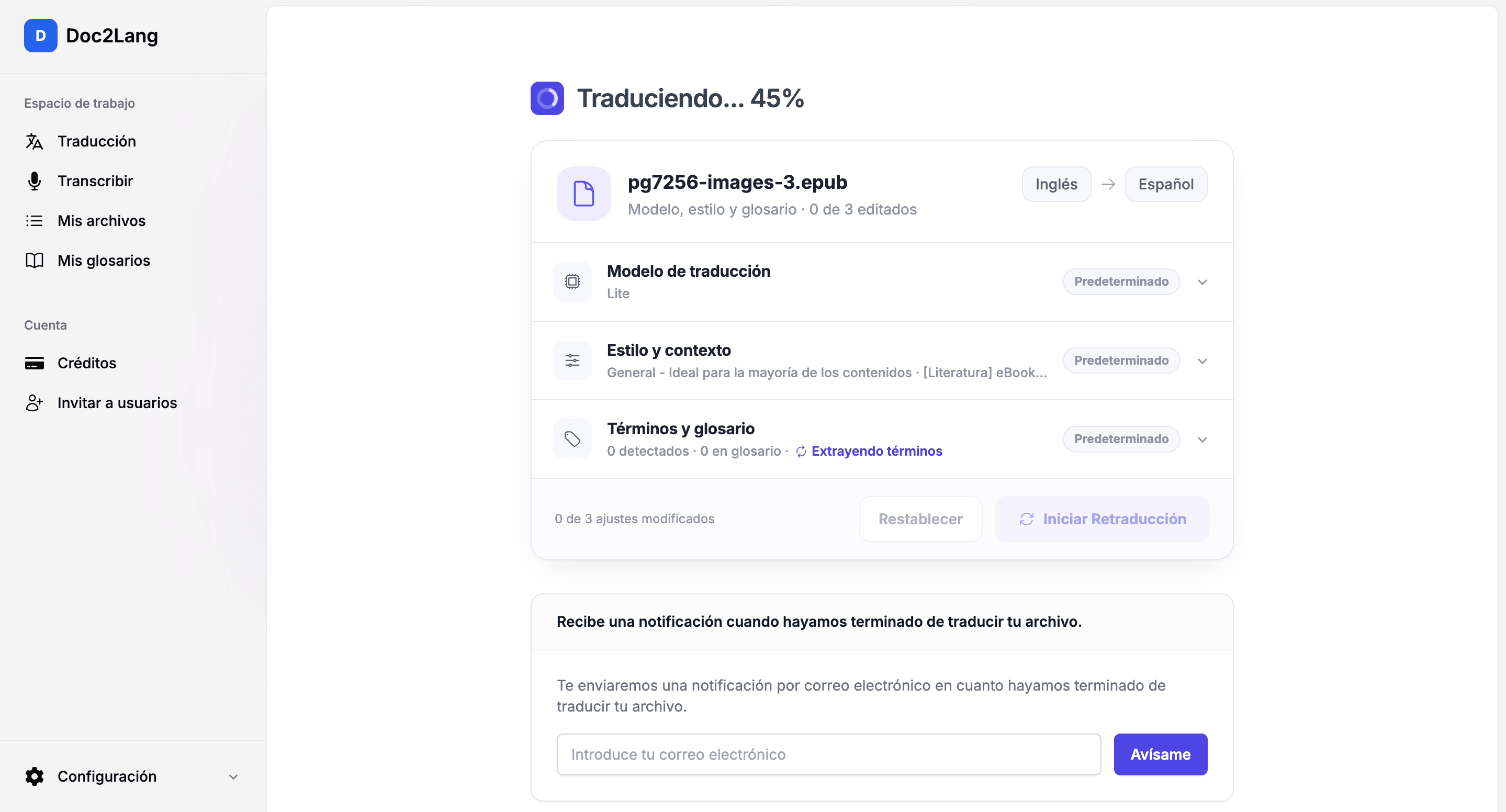 Pantalla de progreso durante la traducción del EPUB, que muestra «Traduciendo... 7 %» y un campo para el aviso por correo