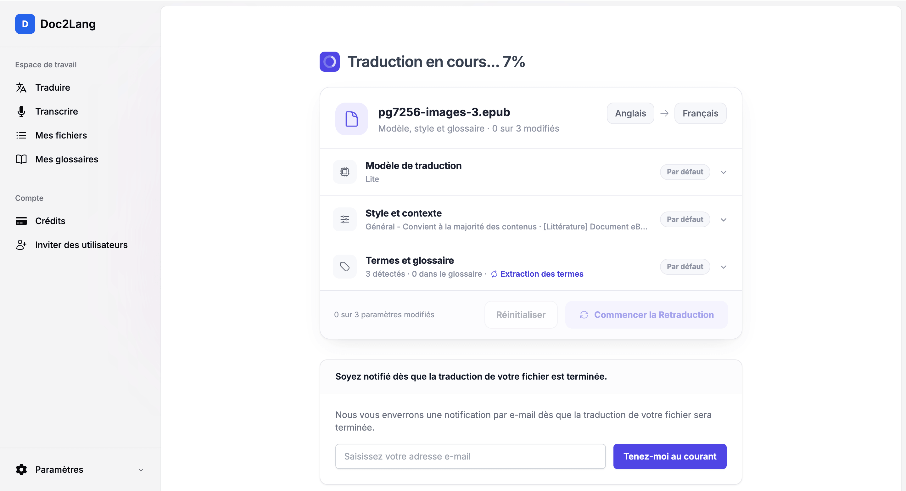 Écran de progression pendant la traduction de l'EPUB, affichant « Traduction… 7 % » et un champ pour la notification par e-mail
